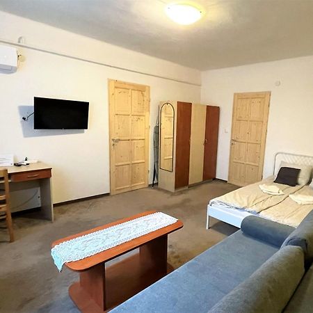 Évi Apartman Eger Exterior foto